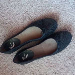 Nwot!White Mt. black glitter flats